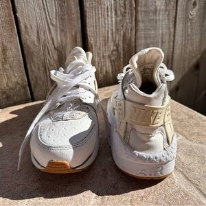 Nike Air Huarache – Women’s Size 10